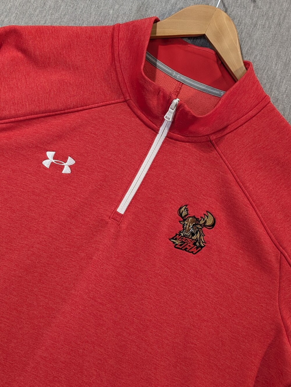 Under Armour Loose Windbreaker Pullover Men's 2XL Red Moose Jaw Logo Like New